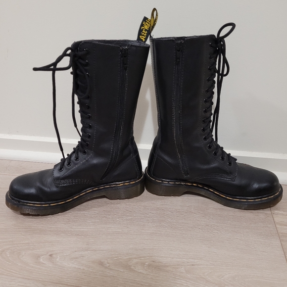 Dr Martens Womens Boots EU37 UK4 US6 Vonda Embroidered Red Roses 14 eyelet Black - Picture 5 of 16